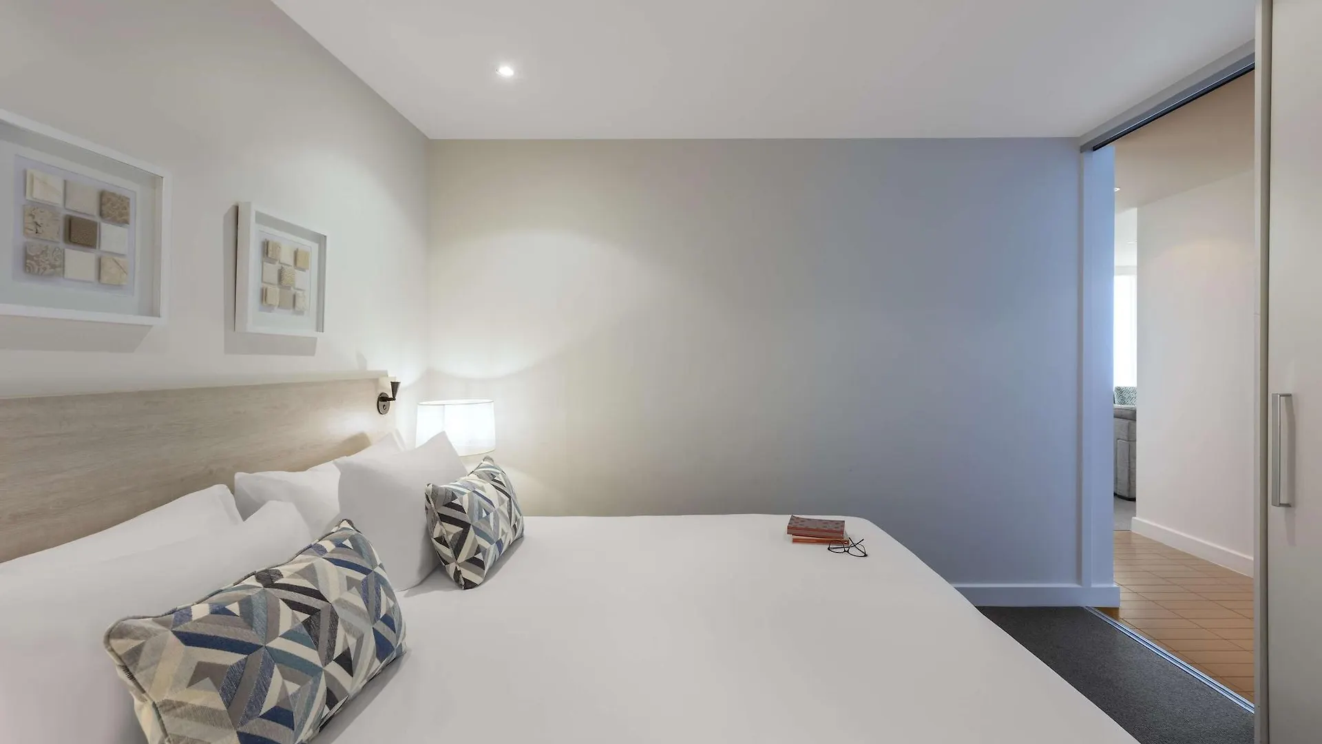 Oaks Glenelg Liberty Suites Adelaide 4*,  Australia