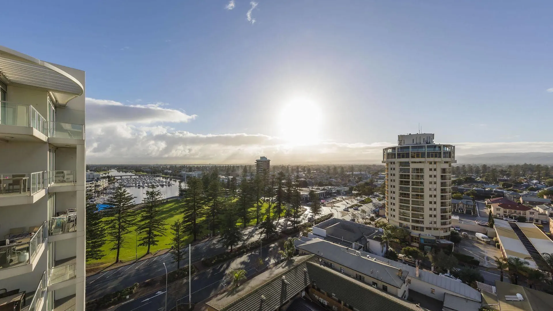 Oaks Glenelg Liberty Suites Adelaide 4*,  Australia
